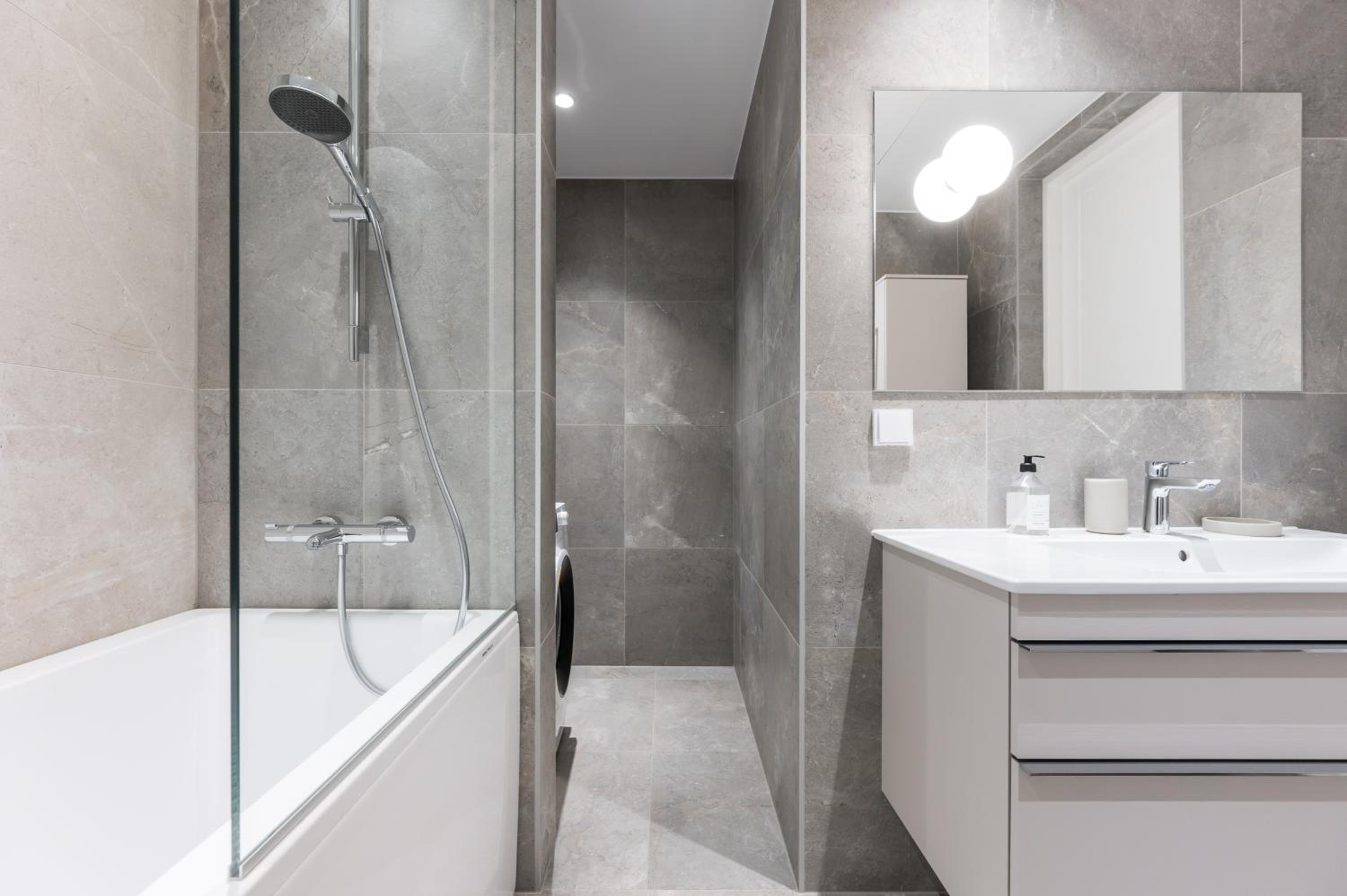 Brand new 2bdroom Free Parking Apartment