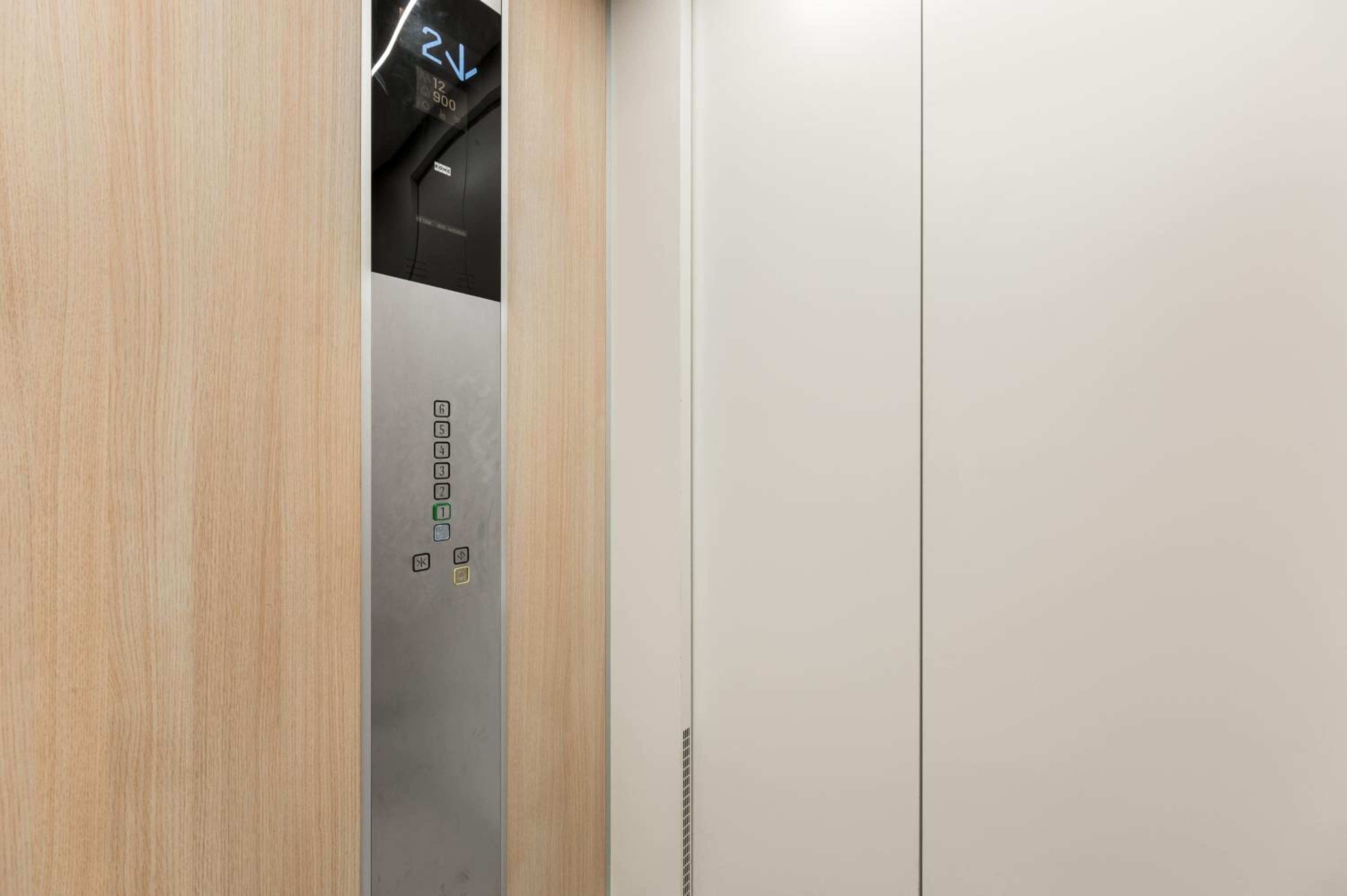 Brand new 2bdroom Free Parking Apartment