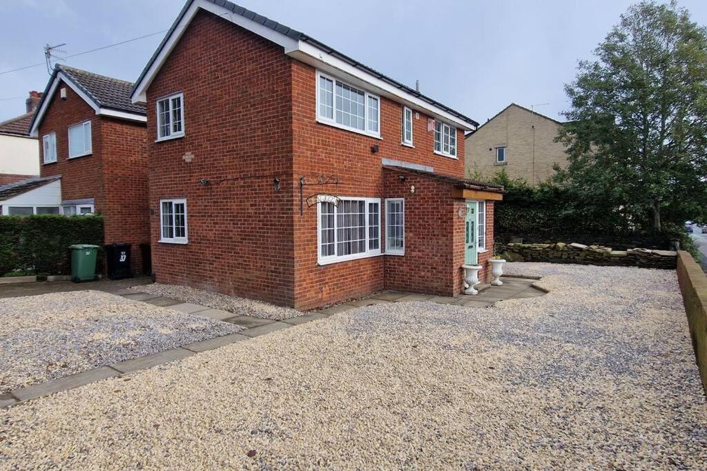 3-Bed Detached House Private Drive for Two Cars view 2