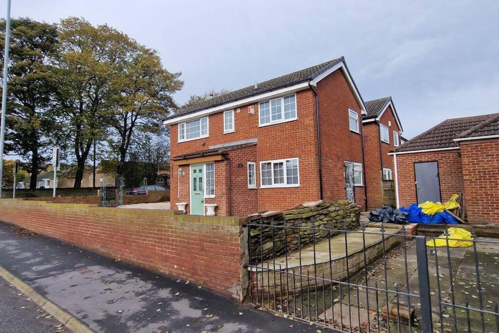 3-Bed Detached House Private Drive for Two Cars view 3