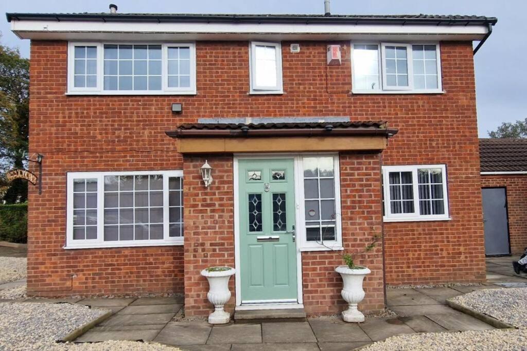 3-Bed Detached House Private Drive for Two Cars view 4