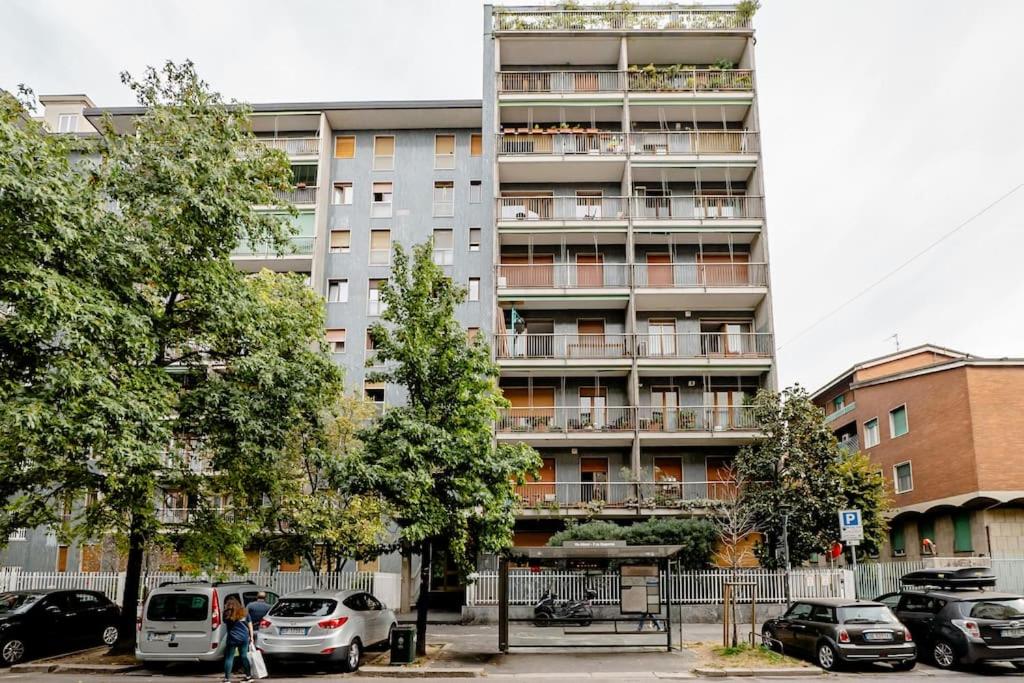 Luxury 1 bedroom Apartment, close to San Siro, Fiera and 10 min metro to Duomo