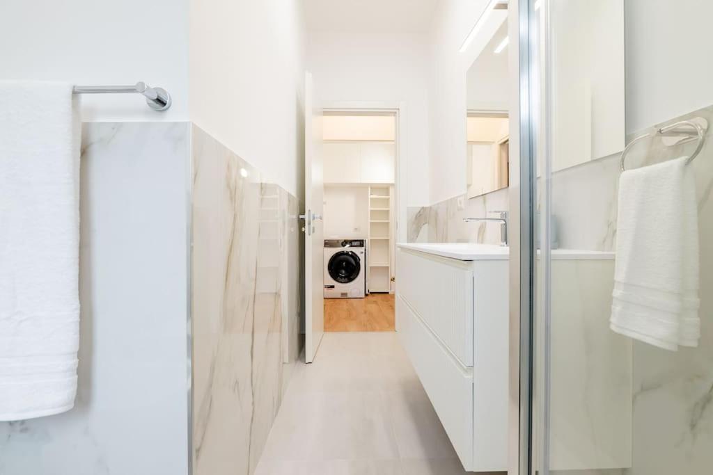 Luxury 1 bedroom Apartment, close to San Siro, Fiera and 10 min metro to Duomo