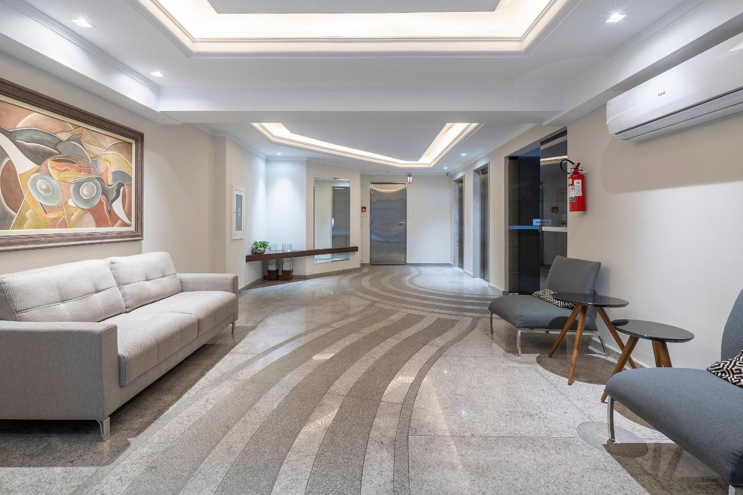 Apt 1 block from beach in BC great location CEP093