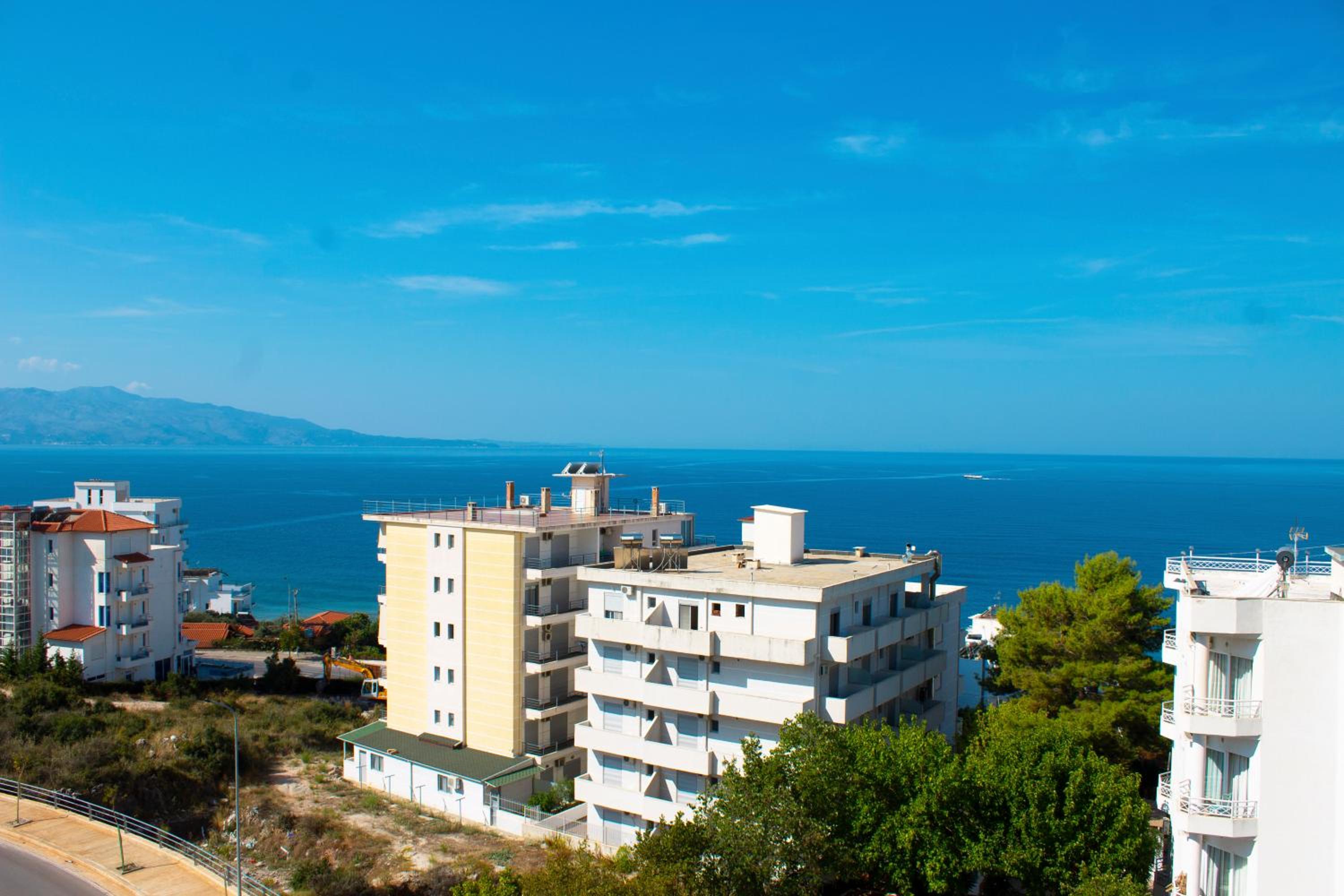 Day Lux Apartments