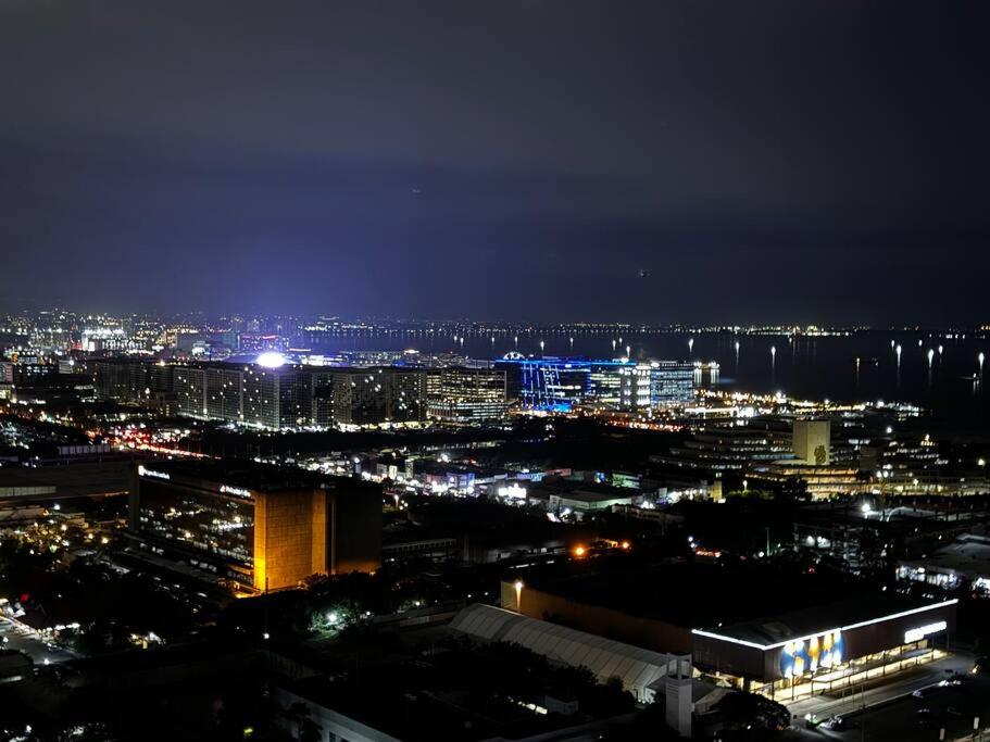 Penthouse Lvl Luxury Cndo Nr MOA