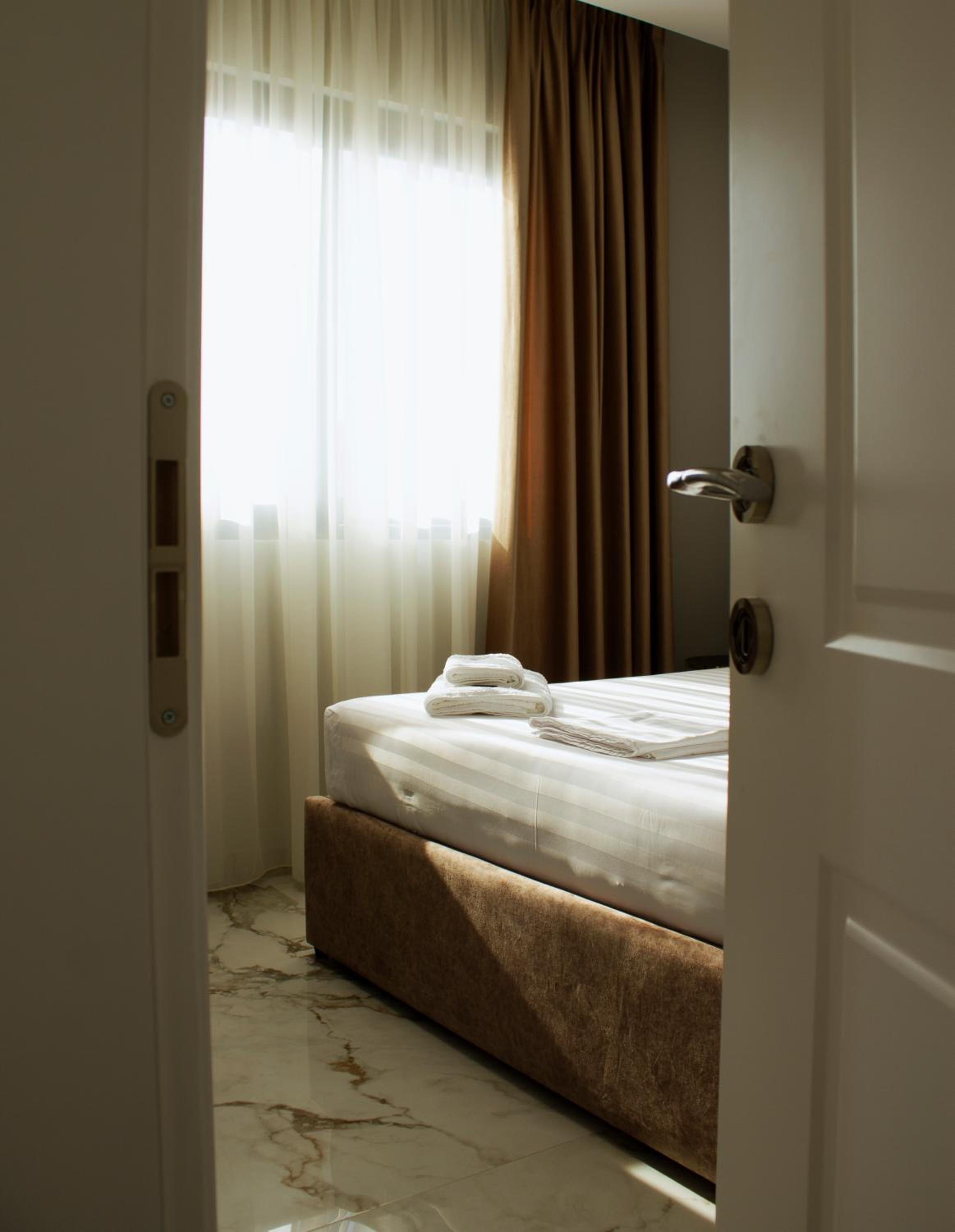 Day Lux Apartments