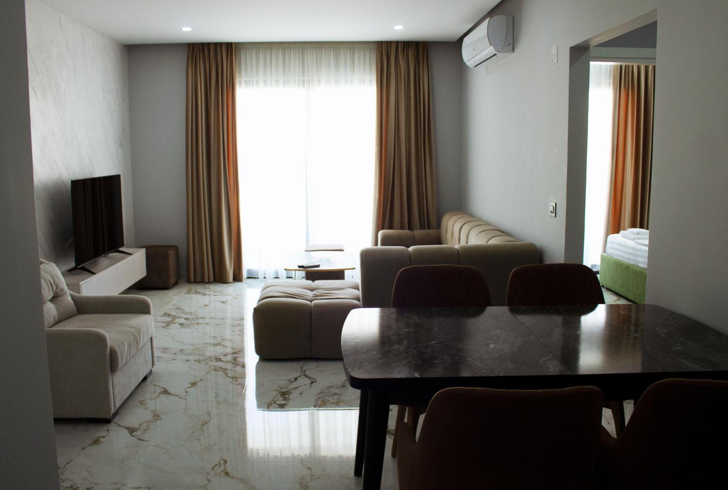 Day Lux Apartments