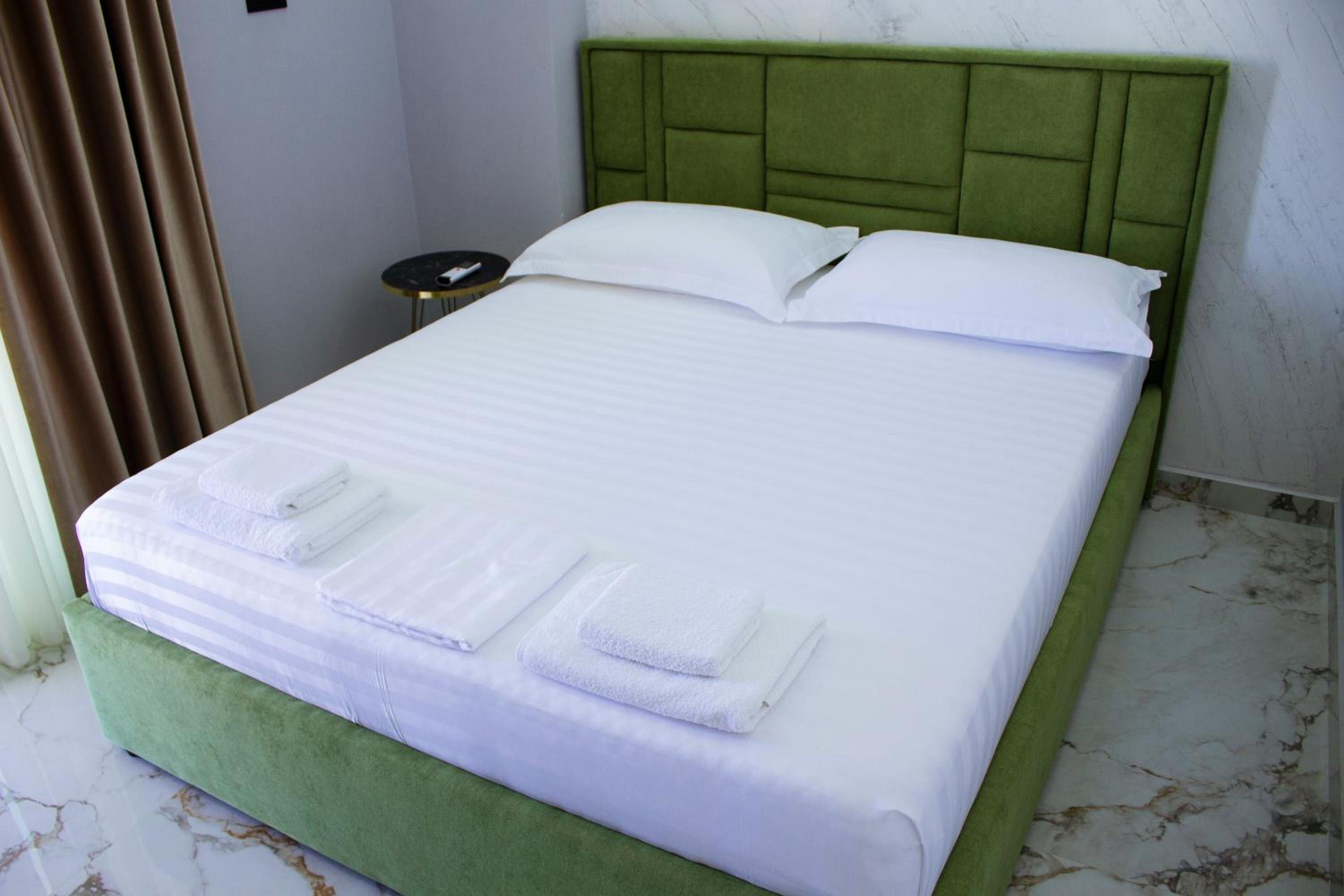 Day Lux Apartments
