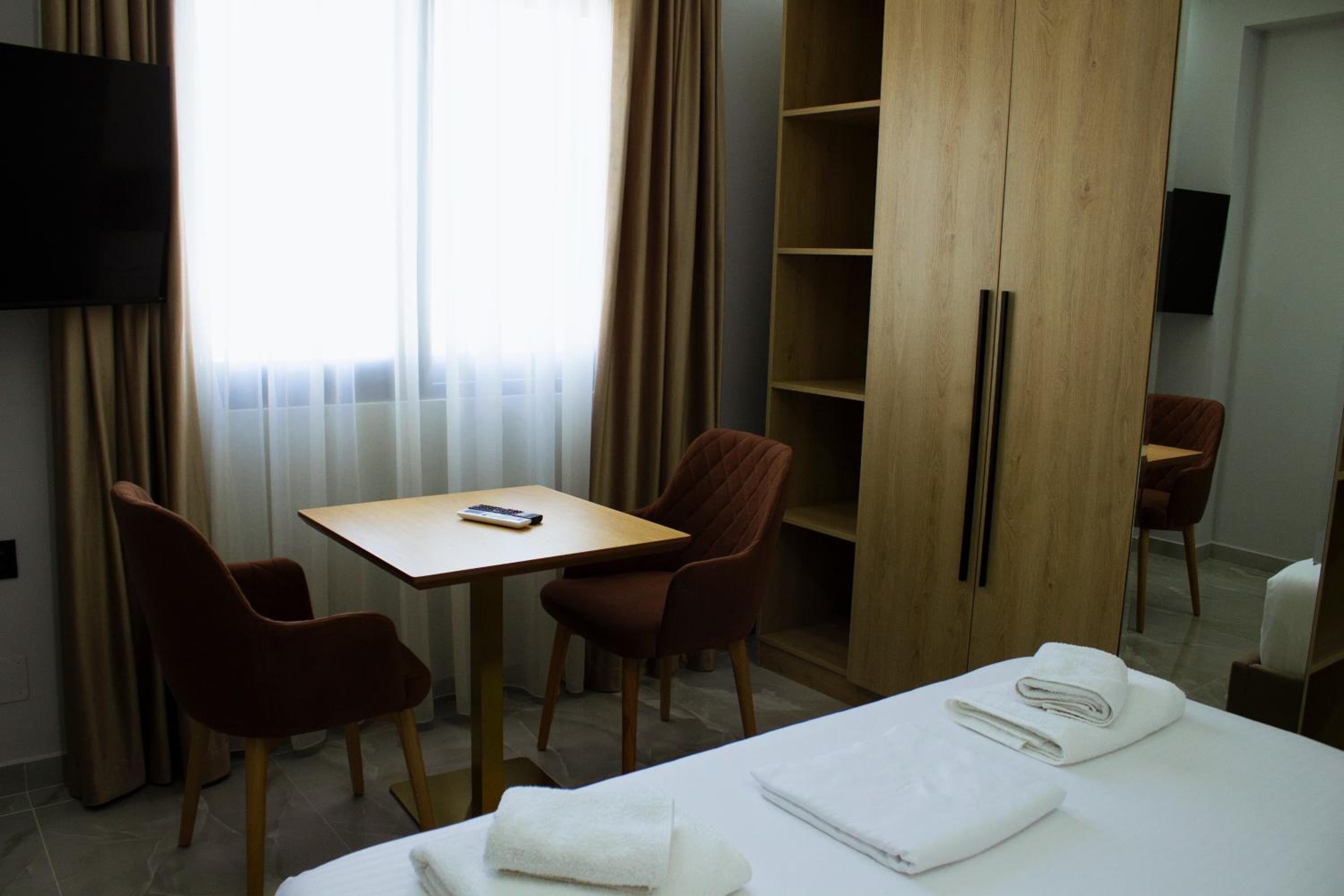 Day Lux Apartments