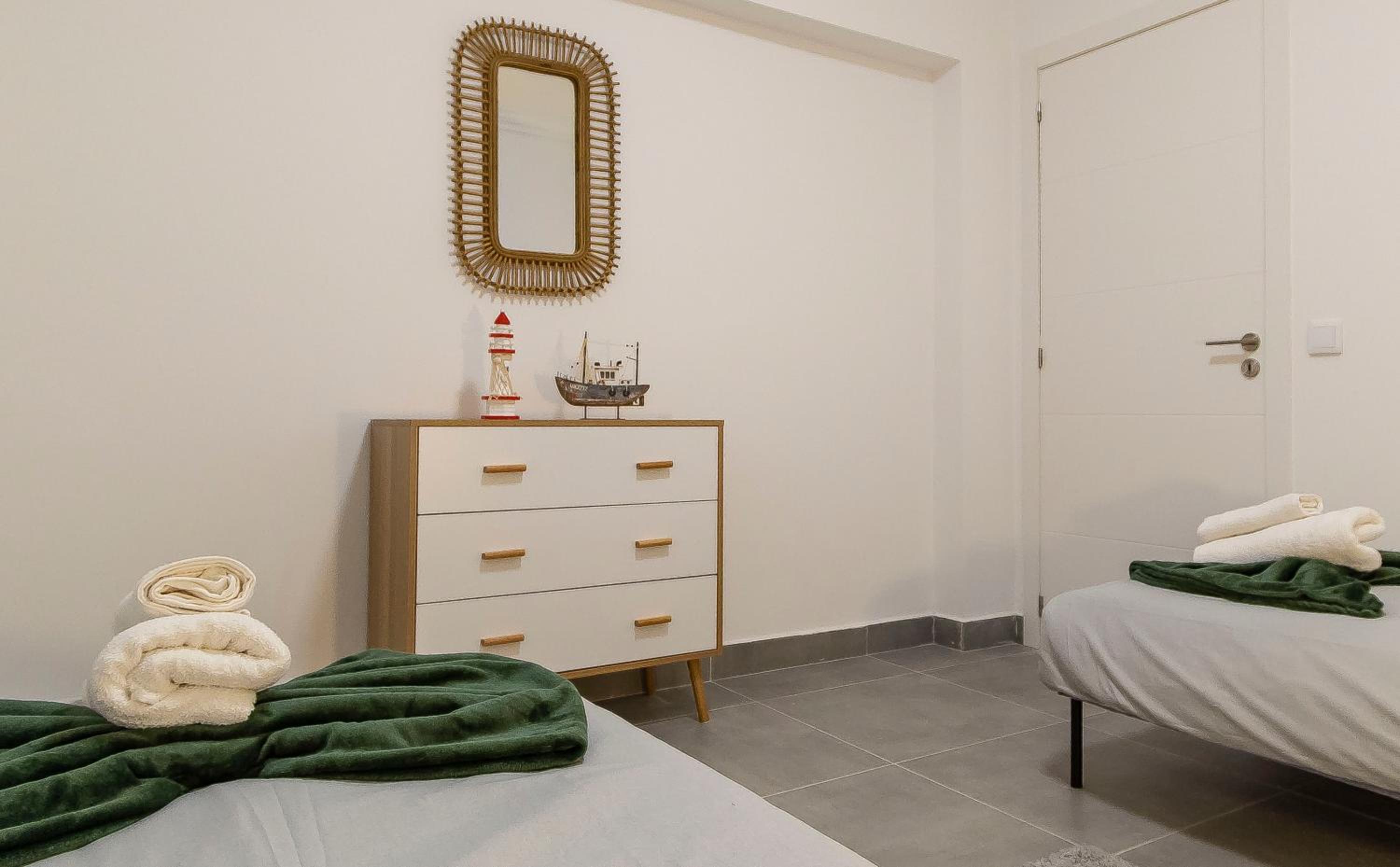 3 Minutes TO THE BEACH, 2 BEDROOM AMAZING APT WITH BALCONY, BBQ GRILL AND POOL view 3