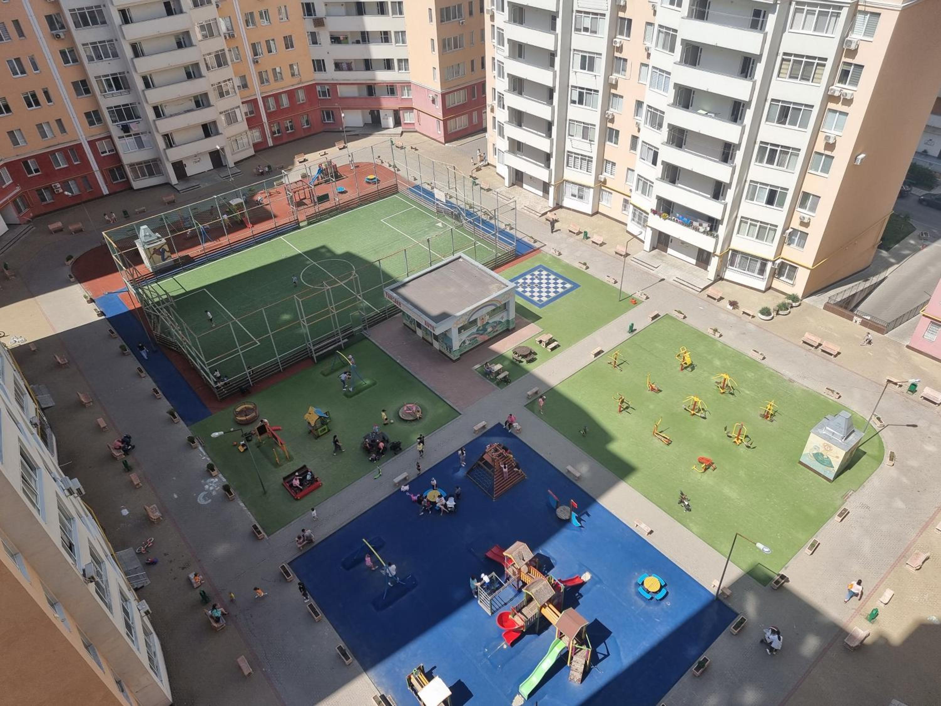 Spacious 72 m Apartment - Near Center & Hospitals - Fast WiFi - Self Check-in view 5