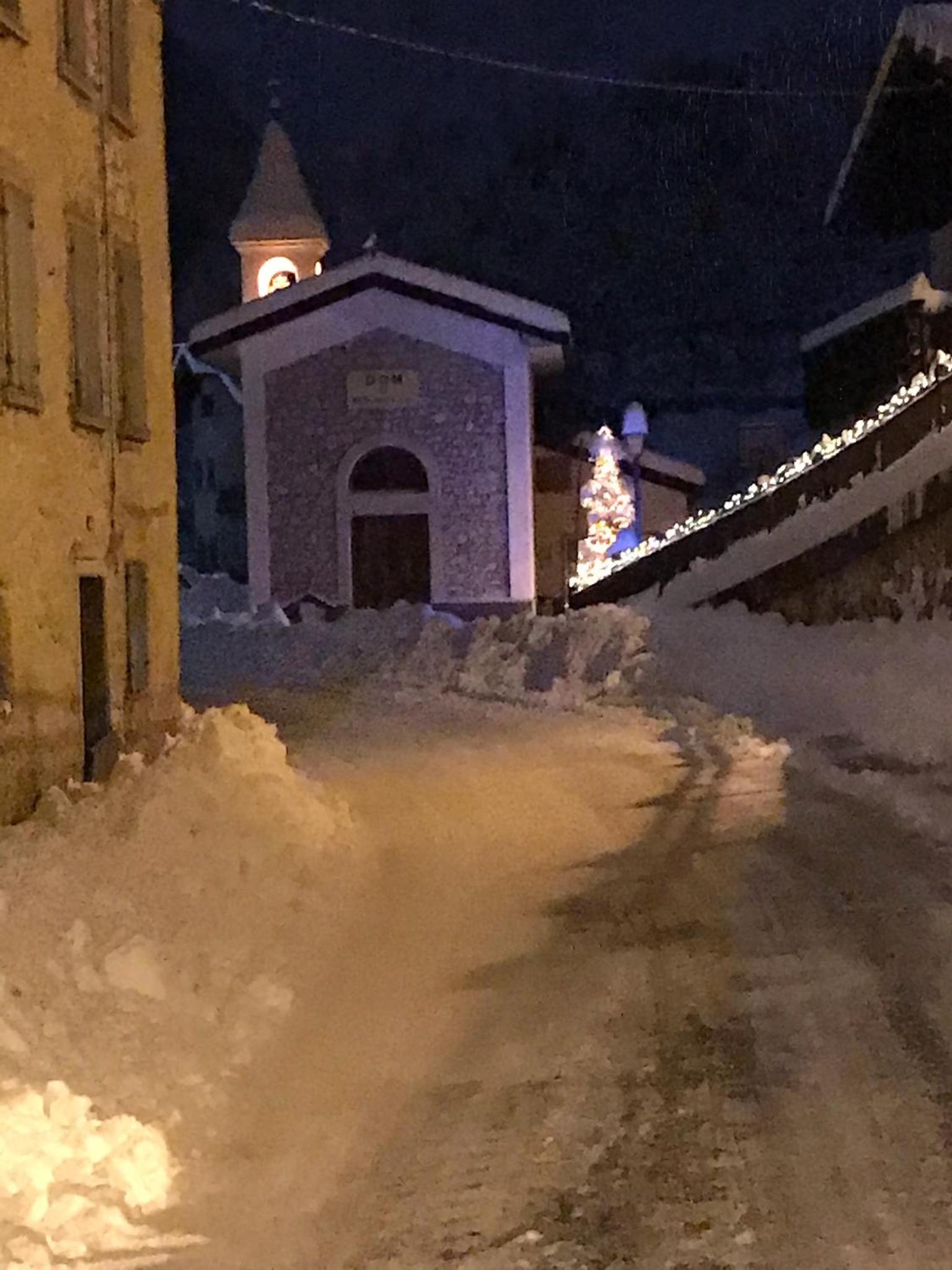 Valdastico Casetta in sasso con giardino