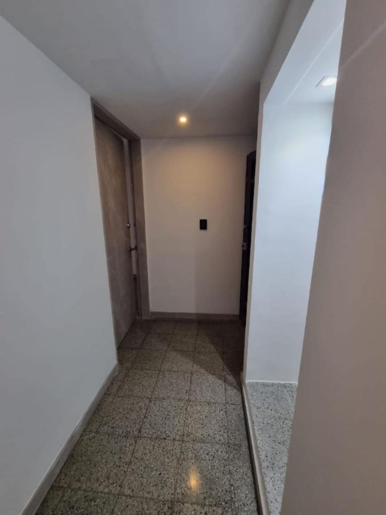 2-minutes walk away from La 70 Laureles.