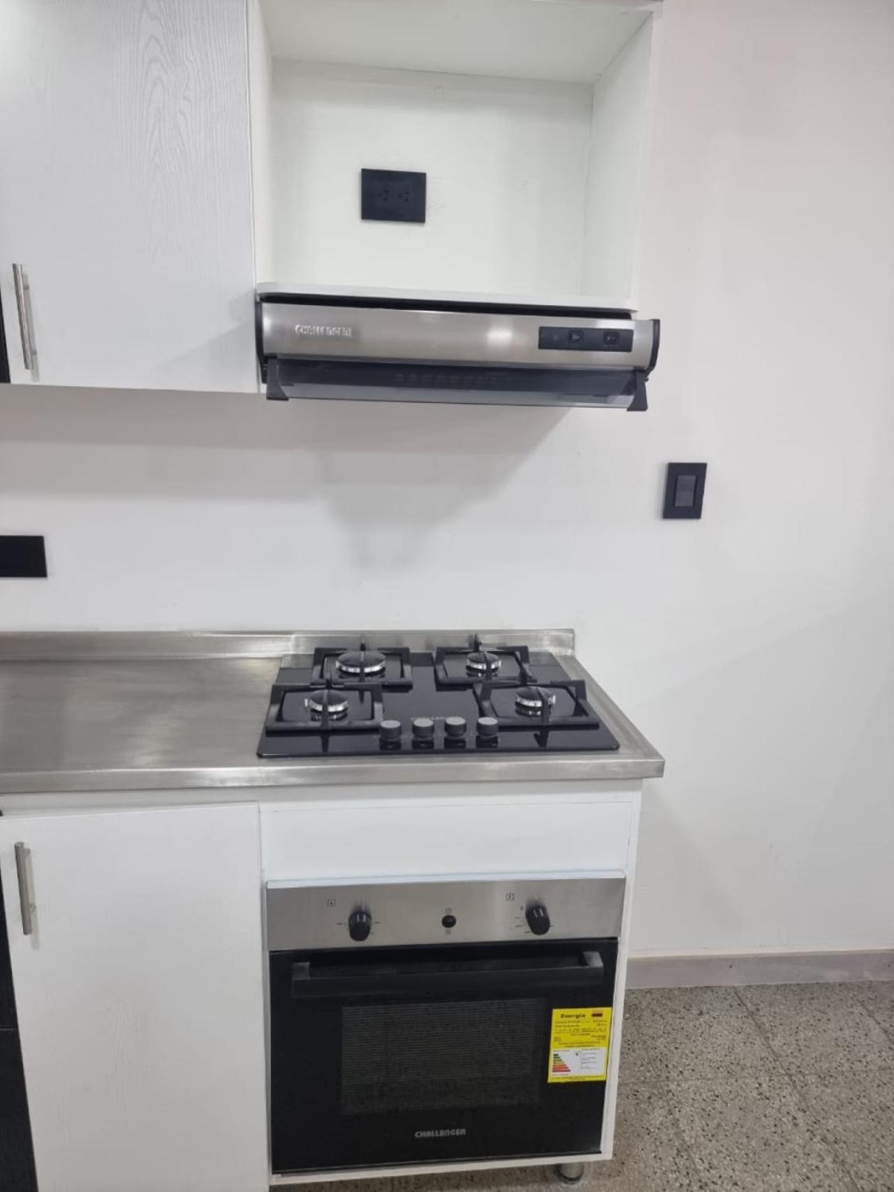 2-minutes walk away from La 70 Laureles.