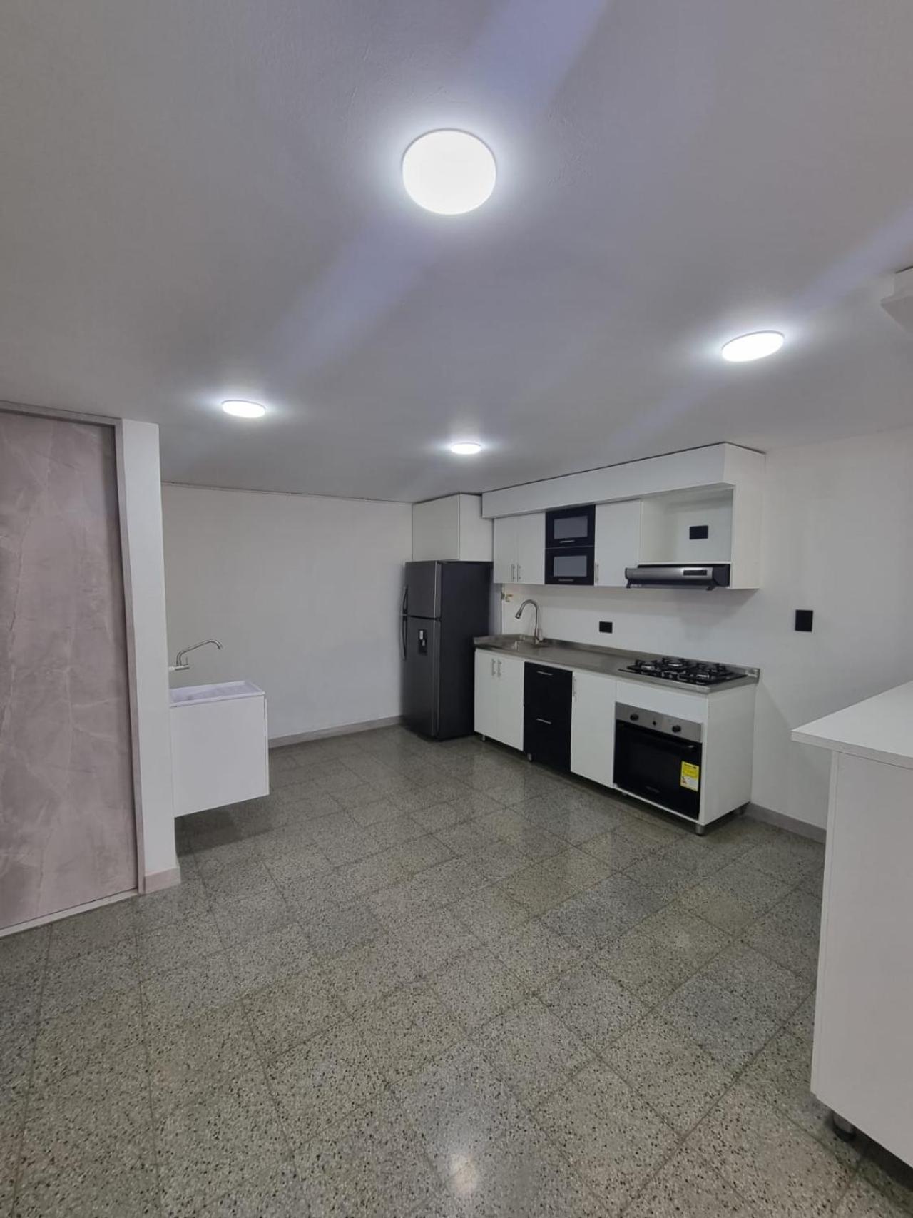 2-minutes walk away from La 70 Laureles.