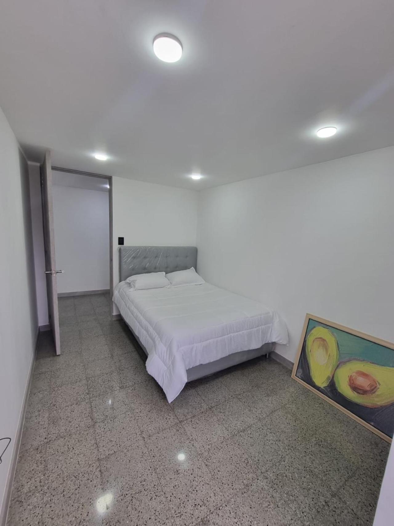2-minutes walk away from La 70 Laureles.