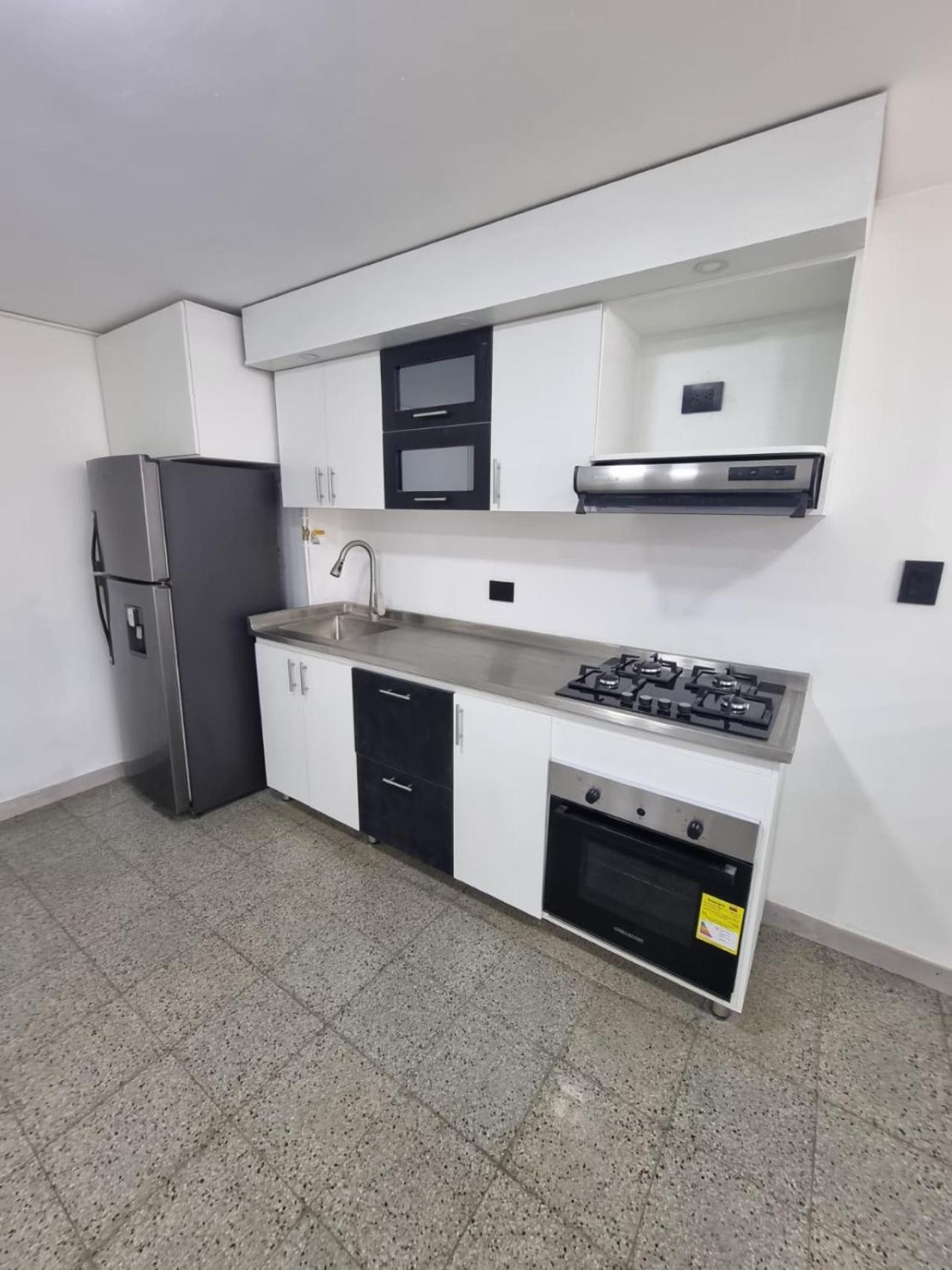 2-minutes walk away from La 70 Laureles.