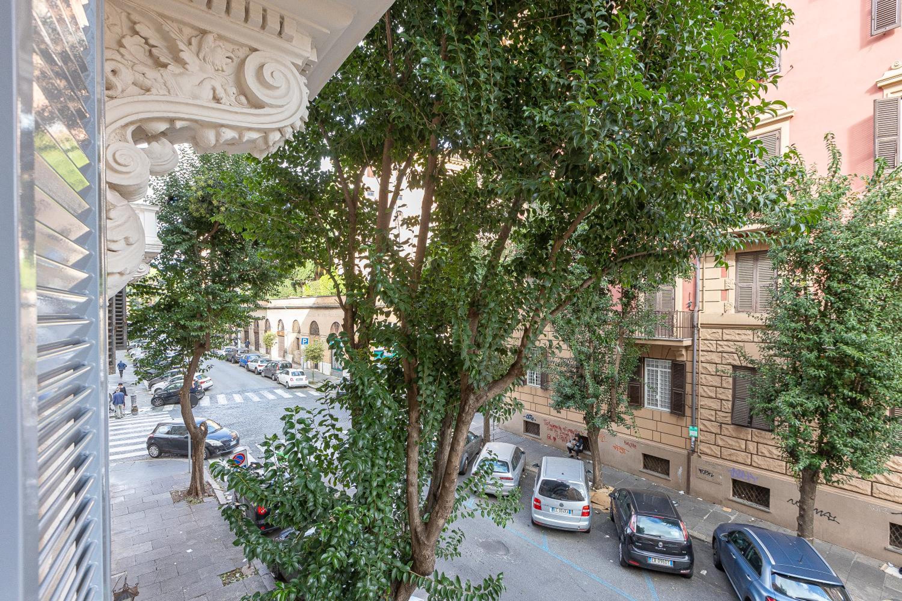 Colosseum Holidays - Three-Bedroom Apartment