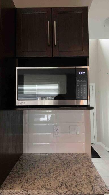 Private Room-Brand New-Budget friendly master bedroom-House