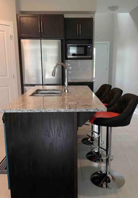 Private Room-Brand New-Budget friendly master bedroom-House