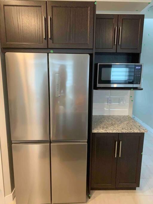 Private Room-Brand New-Budget friendly master bedroom-House