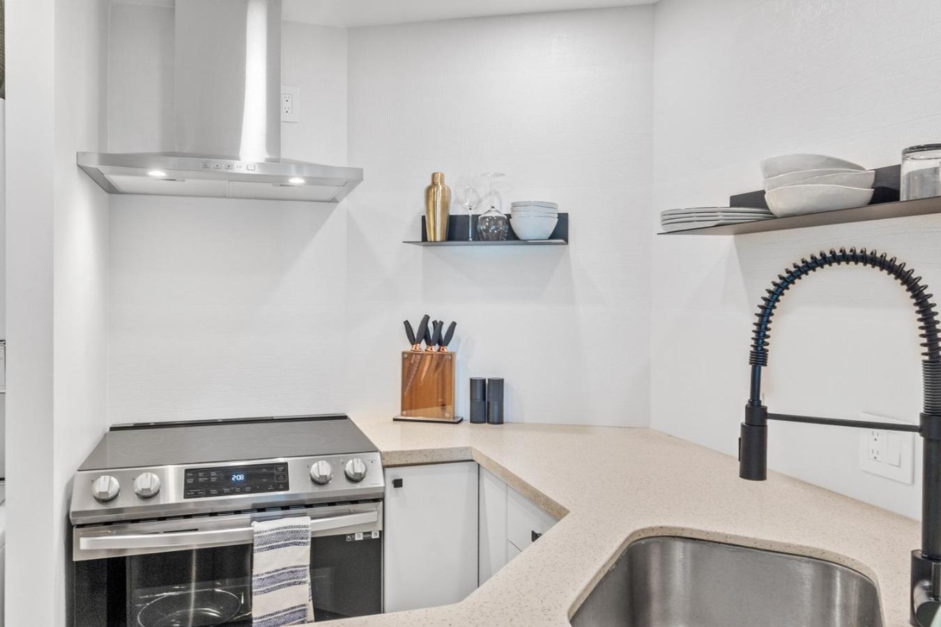 Downtown Luxury 1BR Coal Harbour