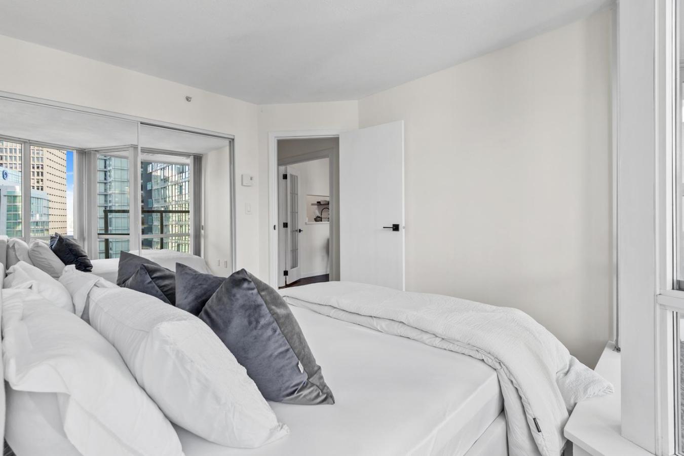 Downtown Luxury 1BR Coal Harbour
