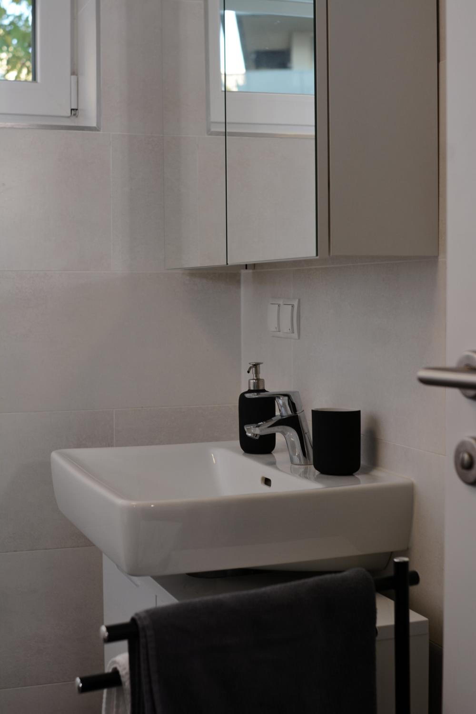 Cozy & Stylish Appartment in Vienna - 1 min to U3 Metro - Quiet Area with Shops nearby