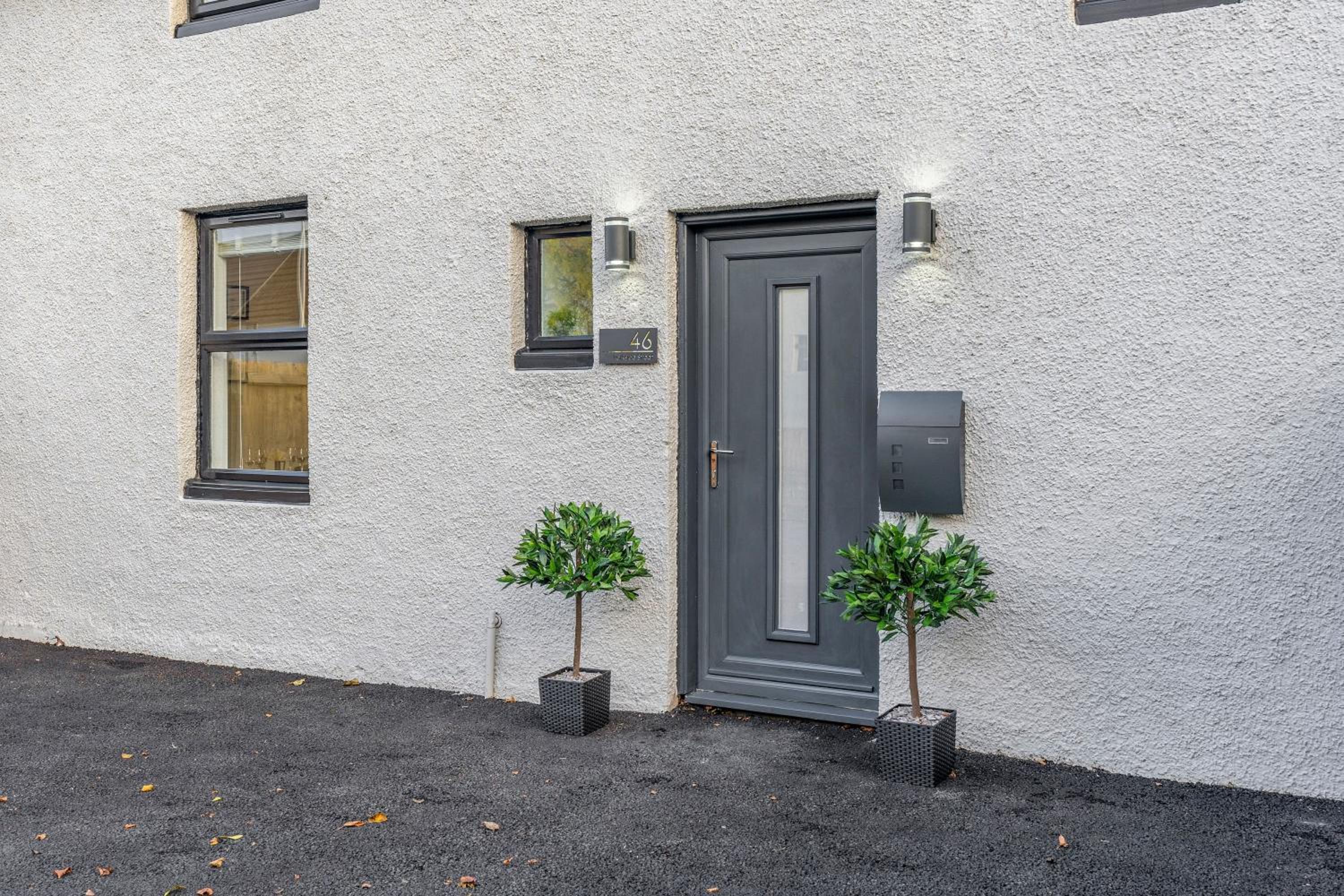 Parkside 2 bedroom house near Dunfermline & Edinburgh