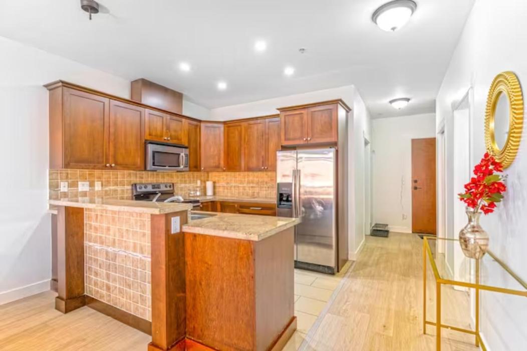 Private apartment with 2 bedrooms, 2 bathrooms, living area, laundry included