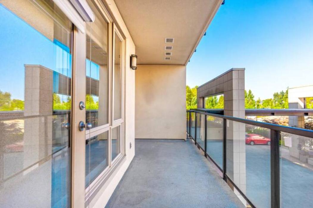 Private apartment with 2 bedrooms, 2 bathrooms, living area, laundry included