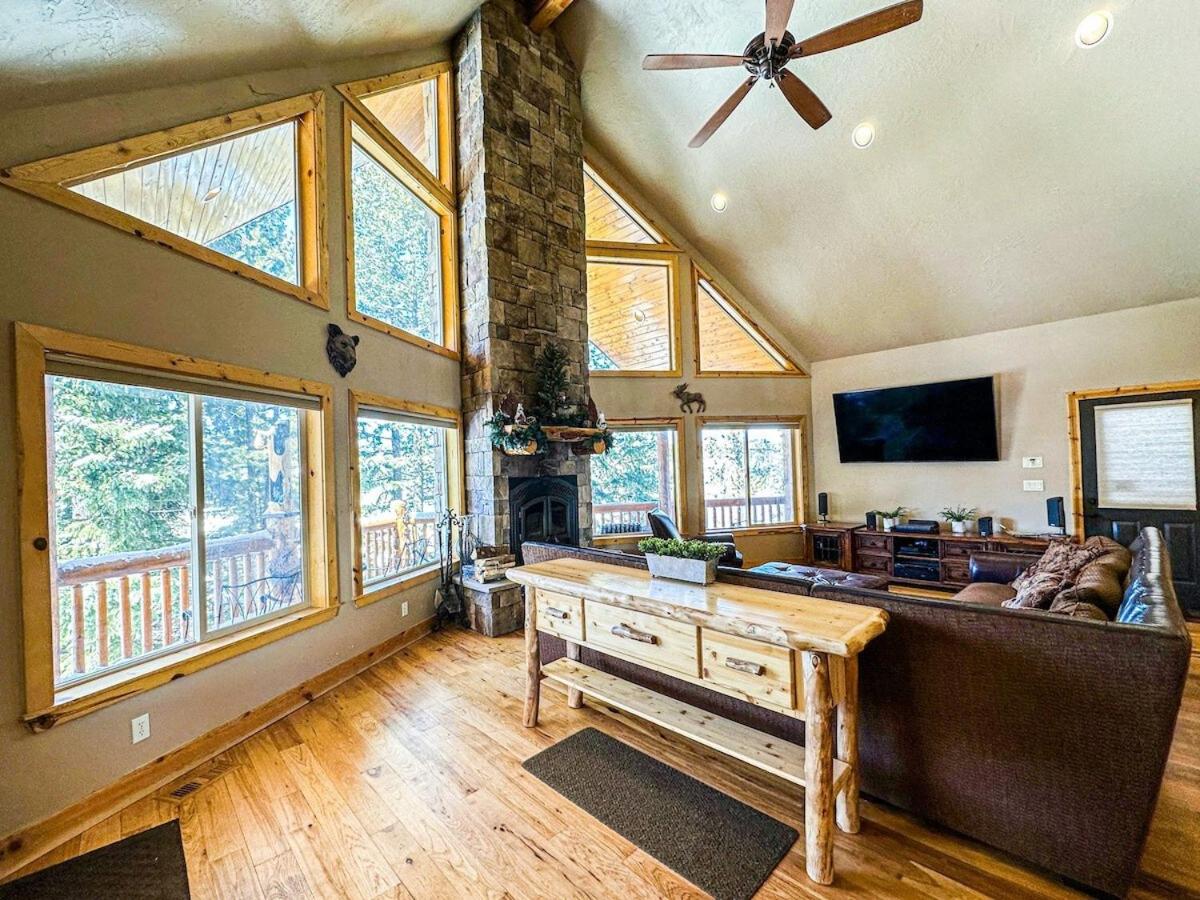 Large Luxury Lodge Sleeps 14, Fire Pit & Views! view 5