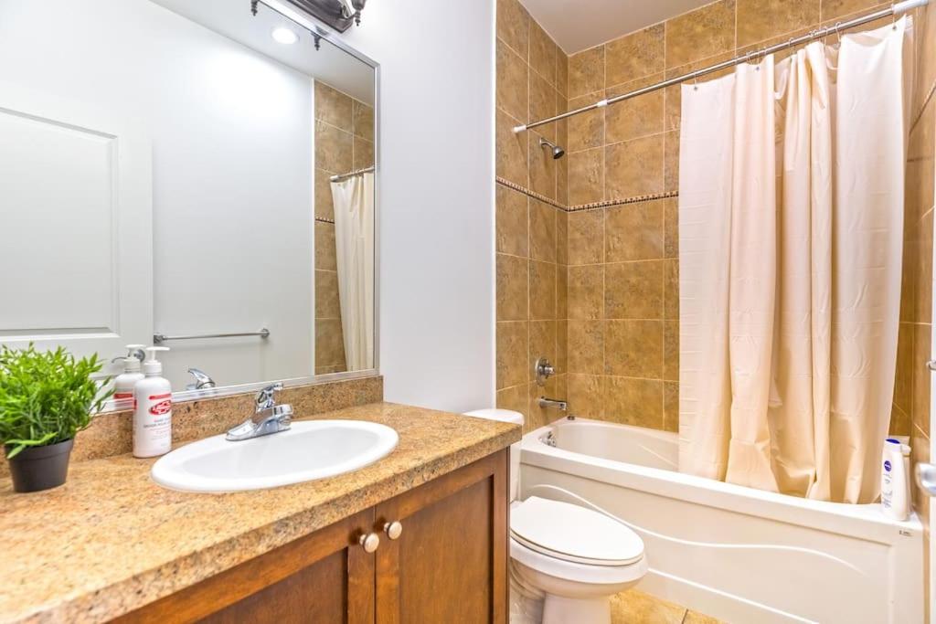 Private apartment with 2 bedrooms, 2 bathrooms, living area, laundry included