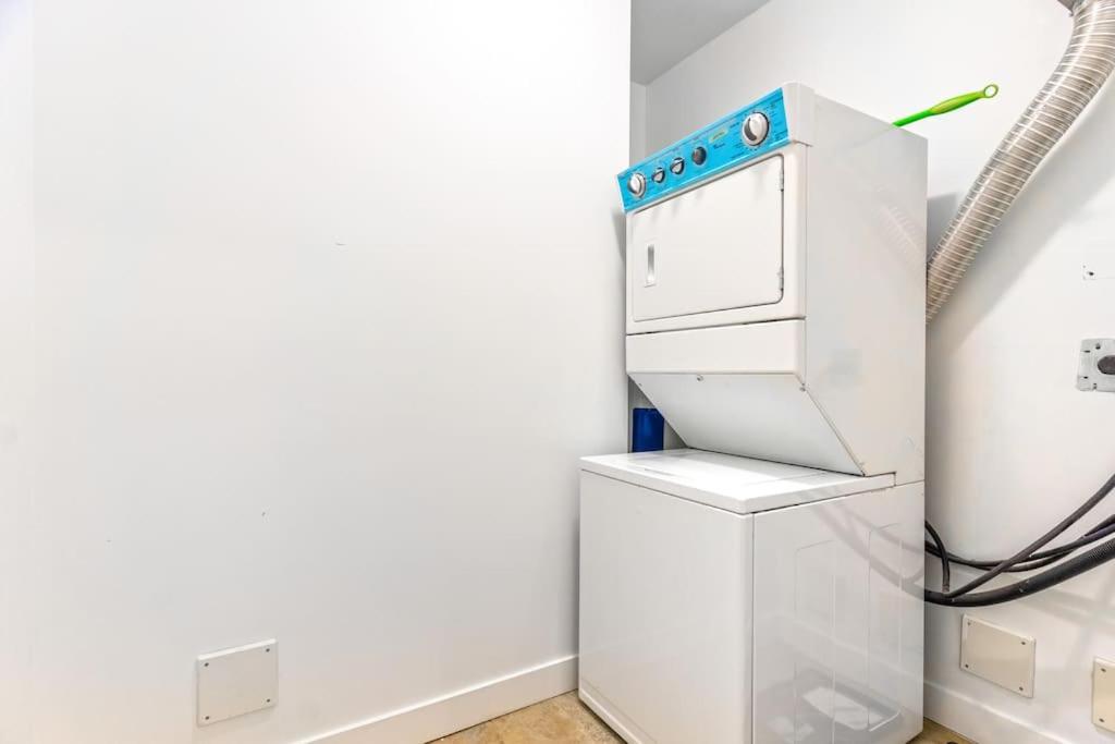 Private apartment with 2 bedrooms, 2 bathrooms, living area, laundry included