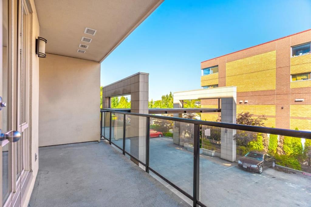 Private apartment with 2 bedrooms, 2 bathrooms, living area, laundry included