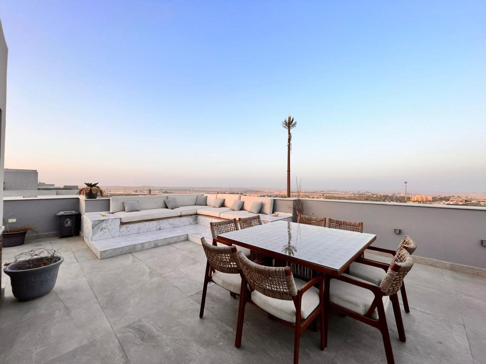 Beautiful Rooftop Retreat in Zayed