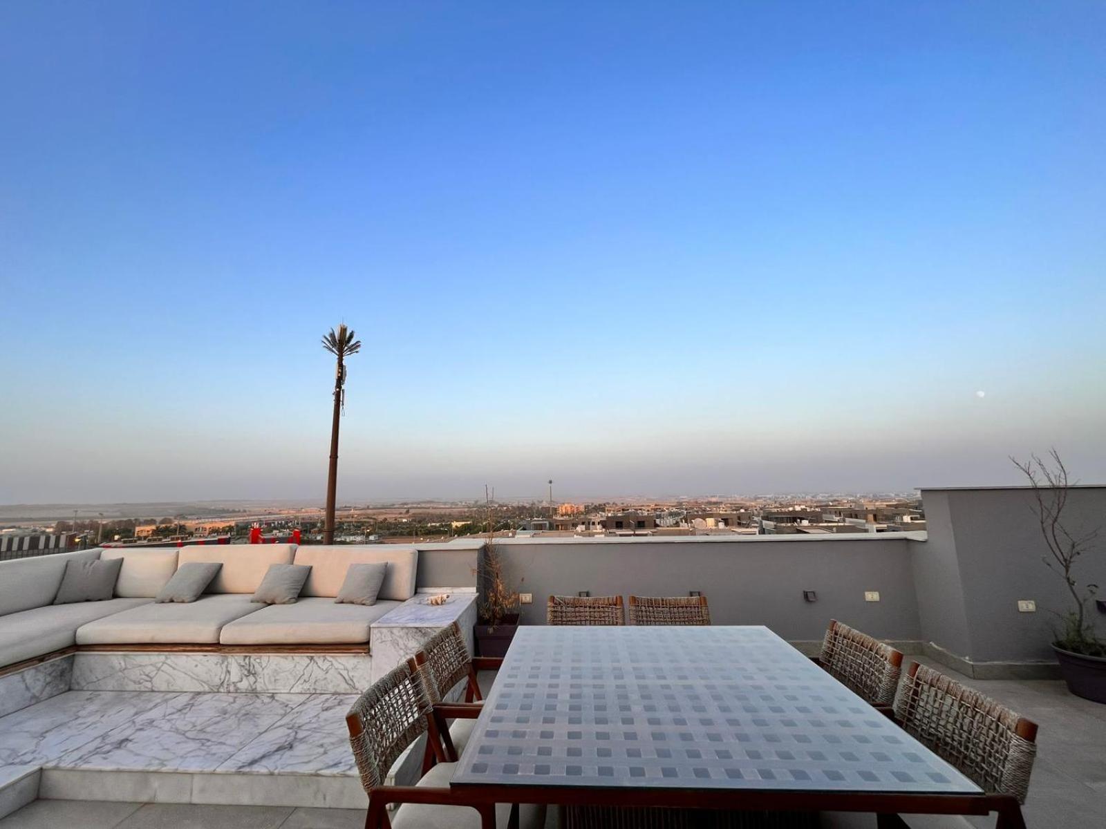 Beautiful Rooftop Retreat in Zayed