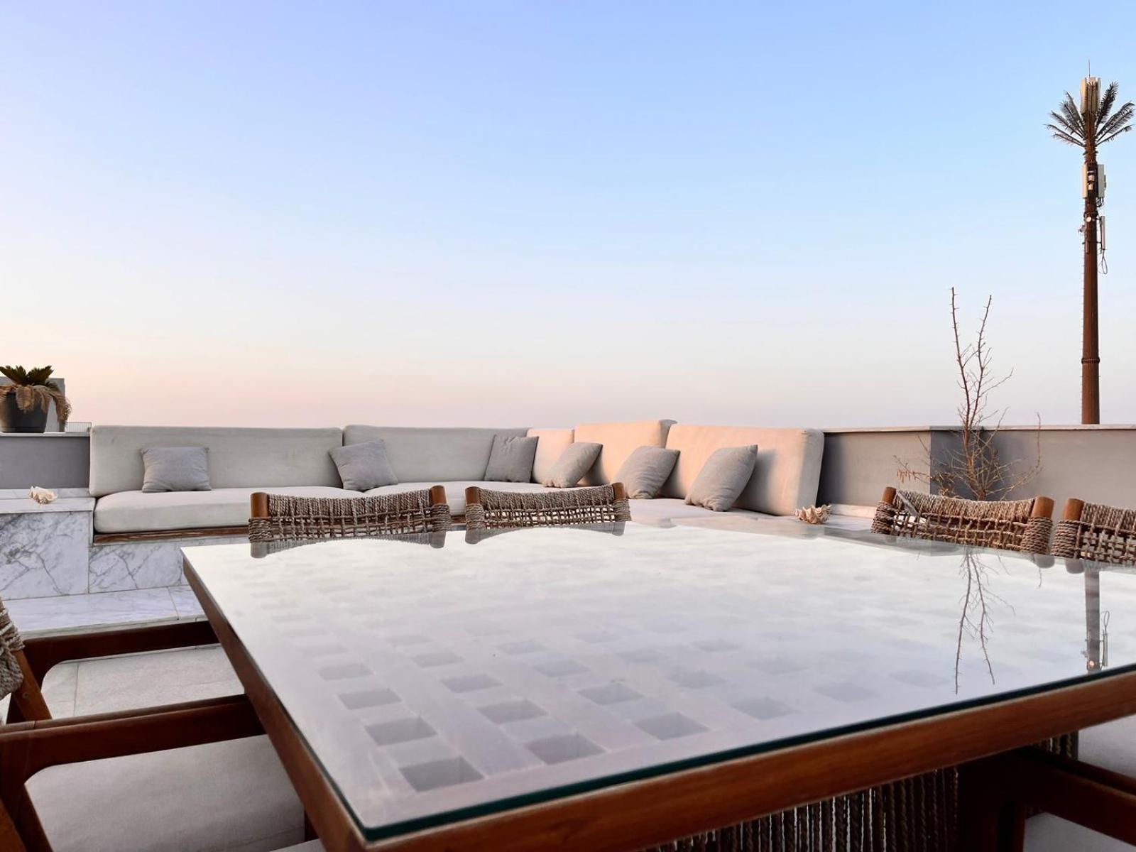 Beautiful Rooftop Retreat in Zayed