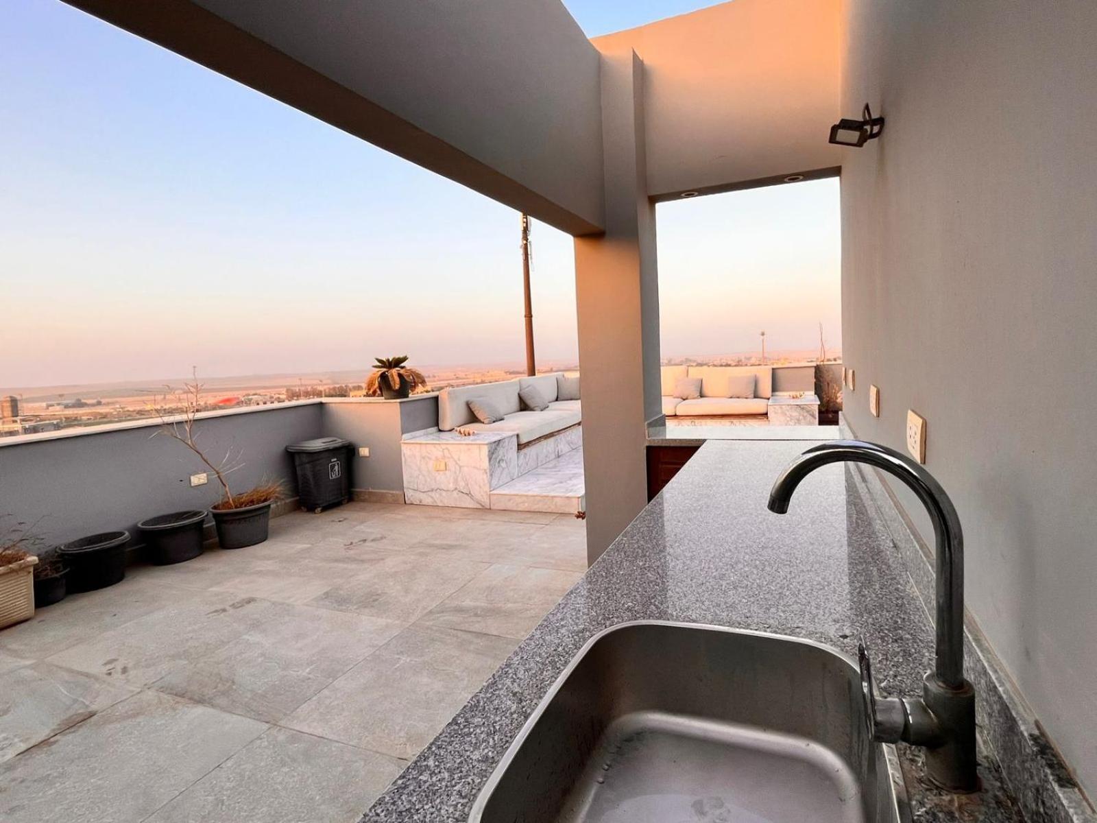 Beautiful Rooftop Retreat in Zayed