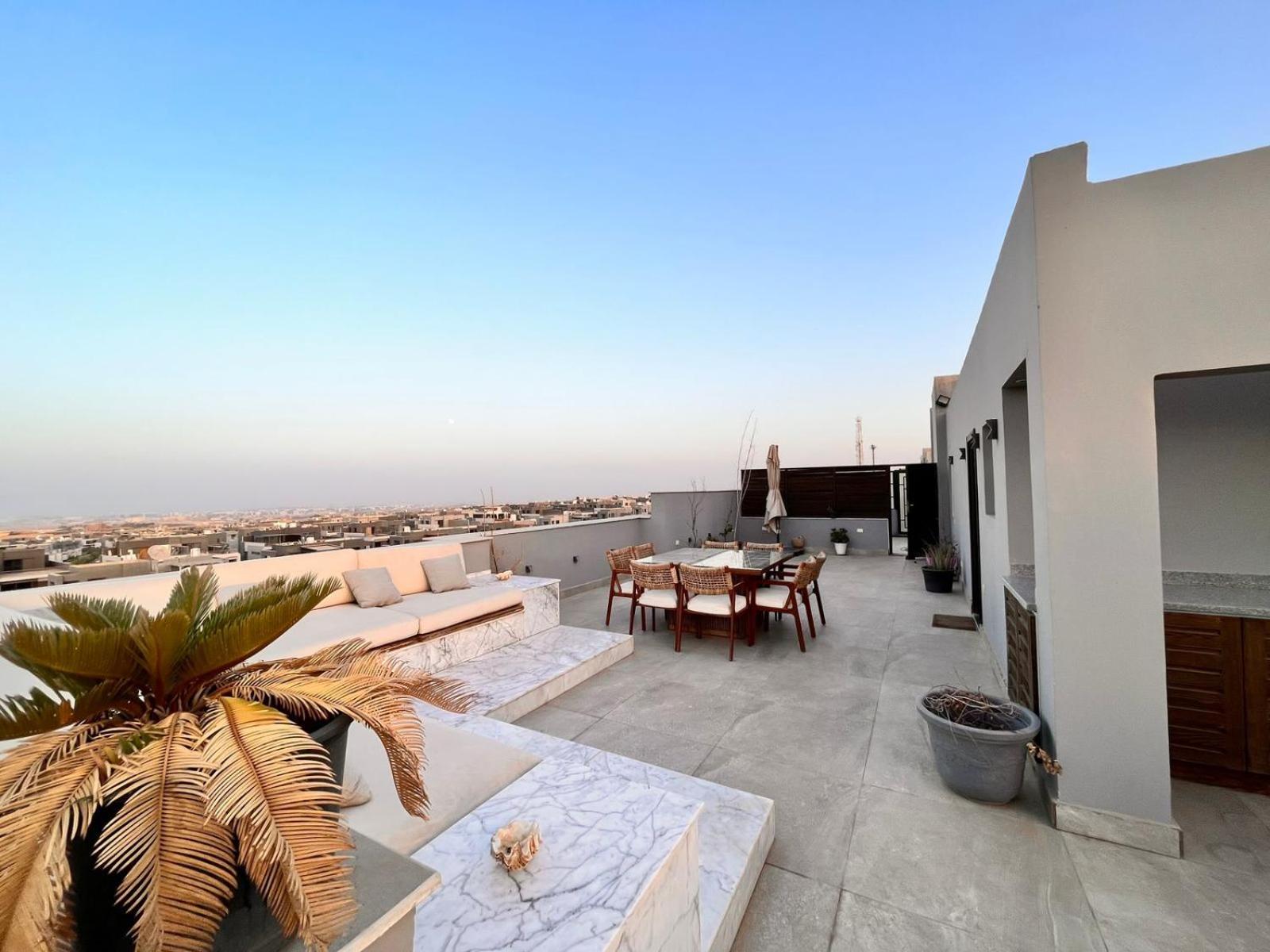 Beautiful Rooftop Retreat in Zayed