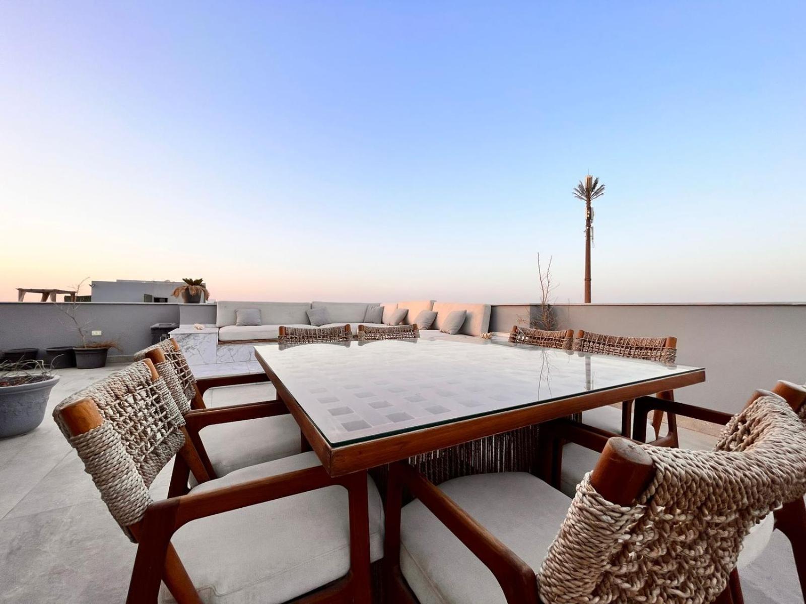 Beautiful Rooftop Retreat in Zayed