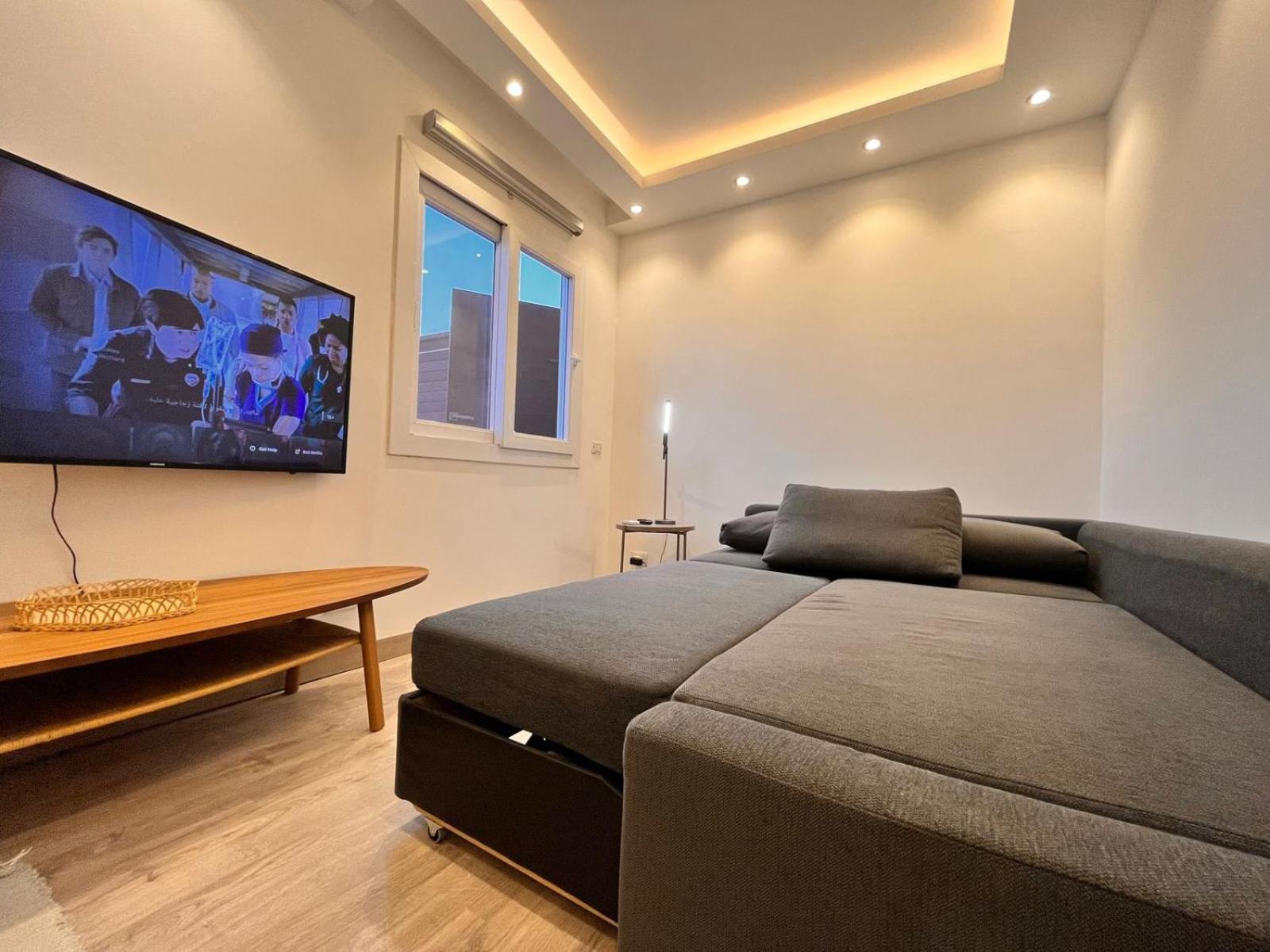 Beautiful Rooftop Retreat in Zayed
