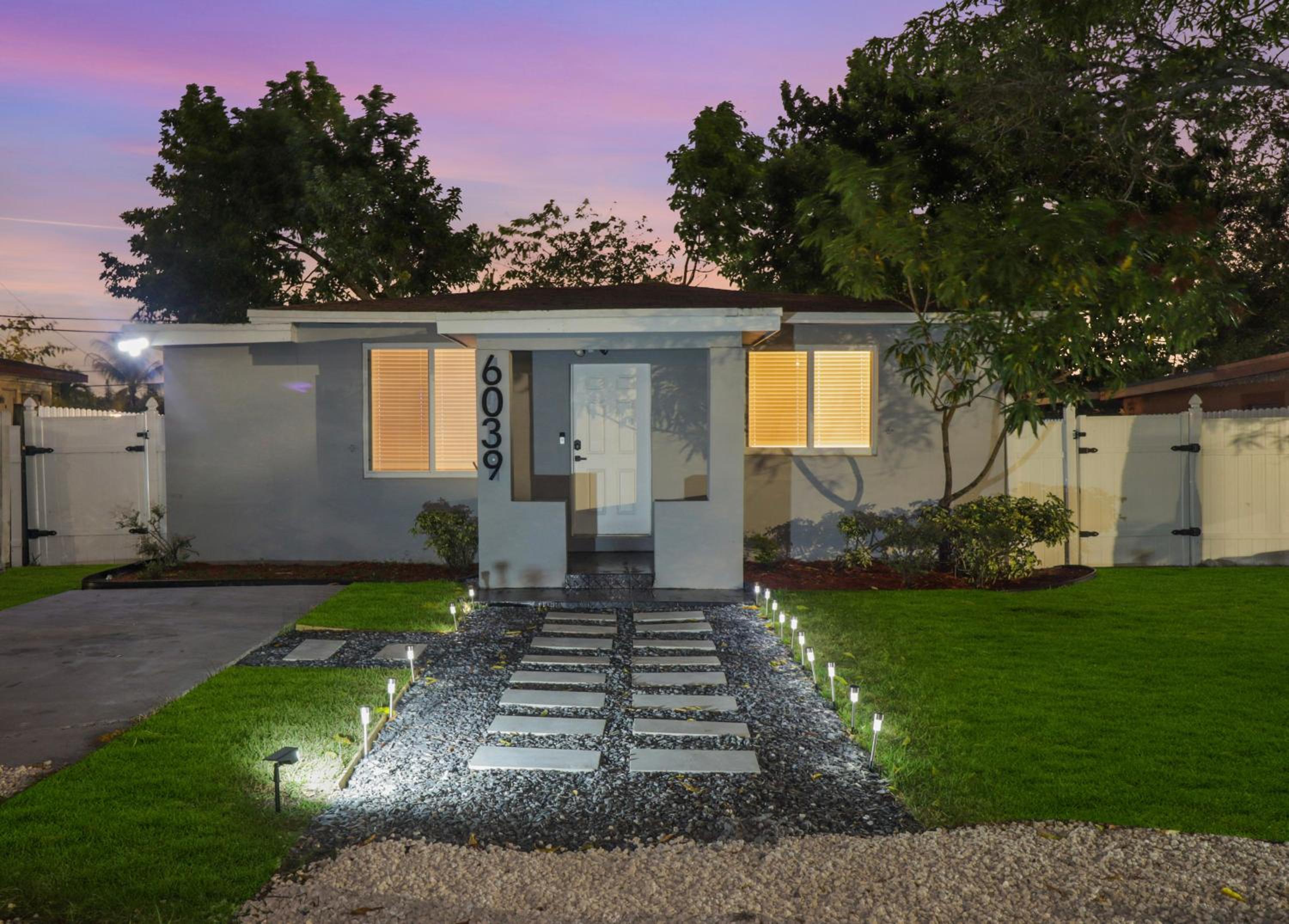 Spacious and luxurious home centrally located between Miami and Ft. Lauderdale