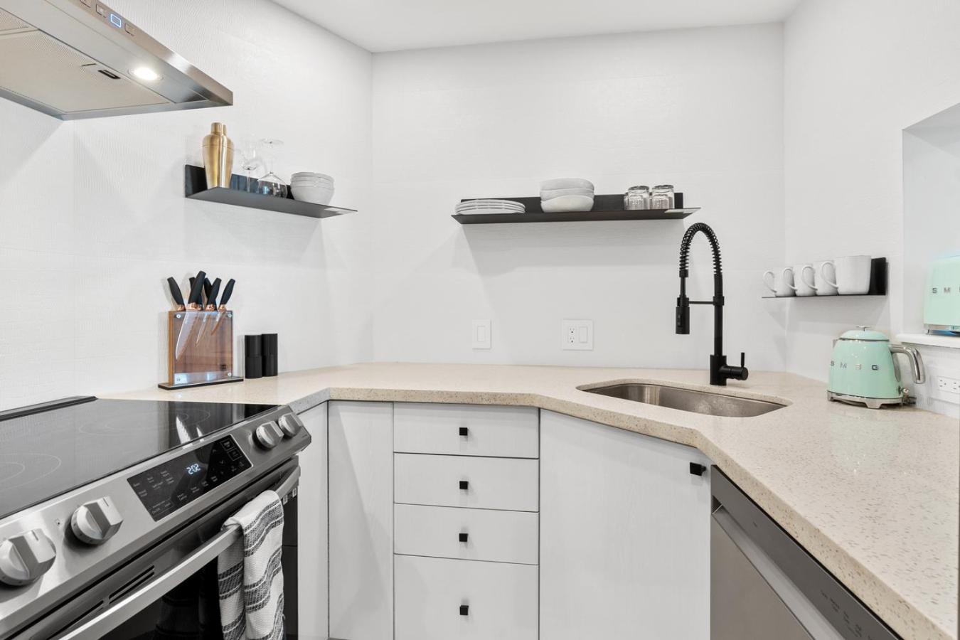 Downtown Luxury 1BR Coal Harbour