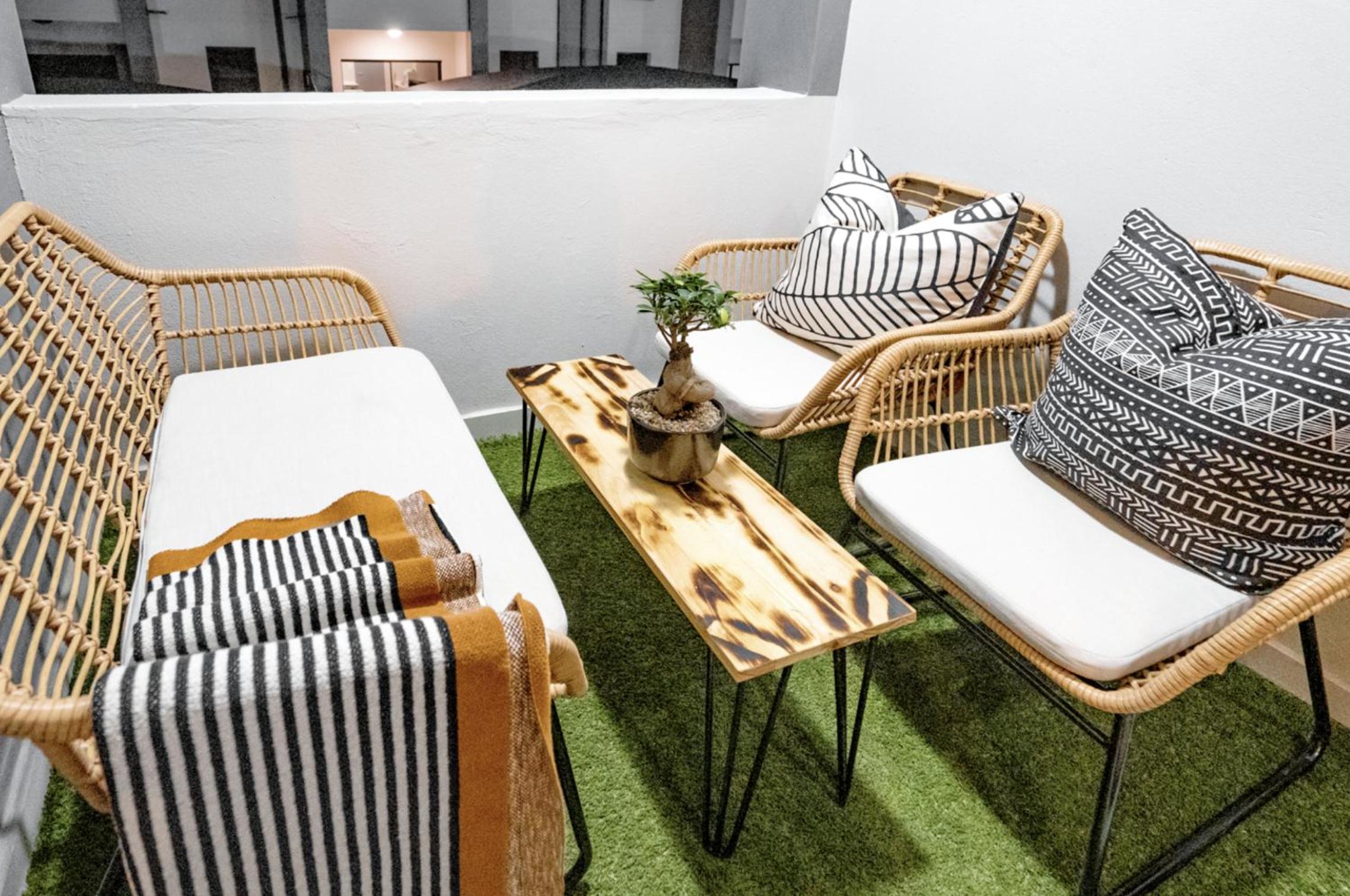 Midrand Classy & Eclectic 1-Bed w/Throwback Vibes view 5