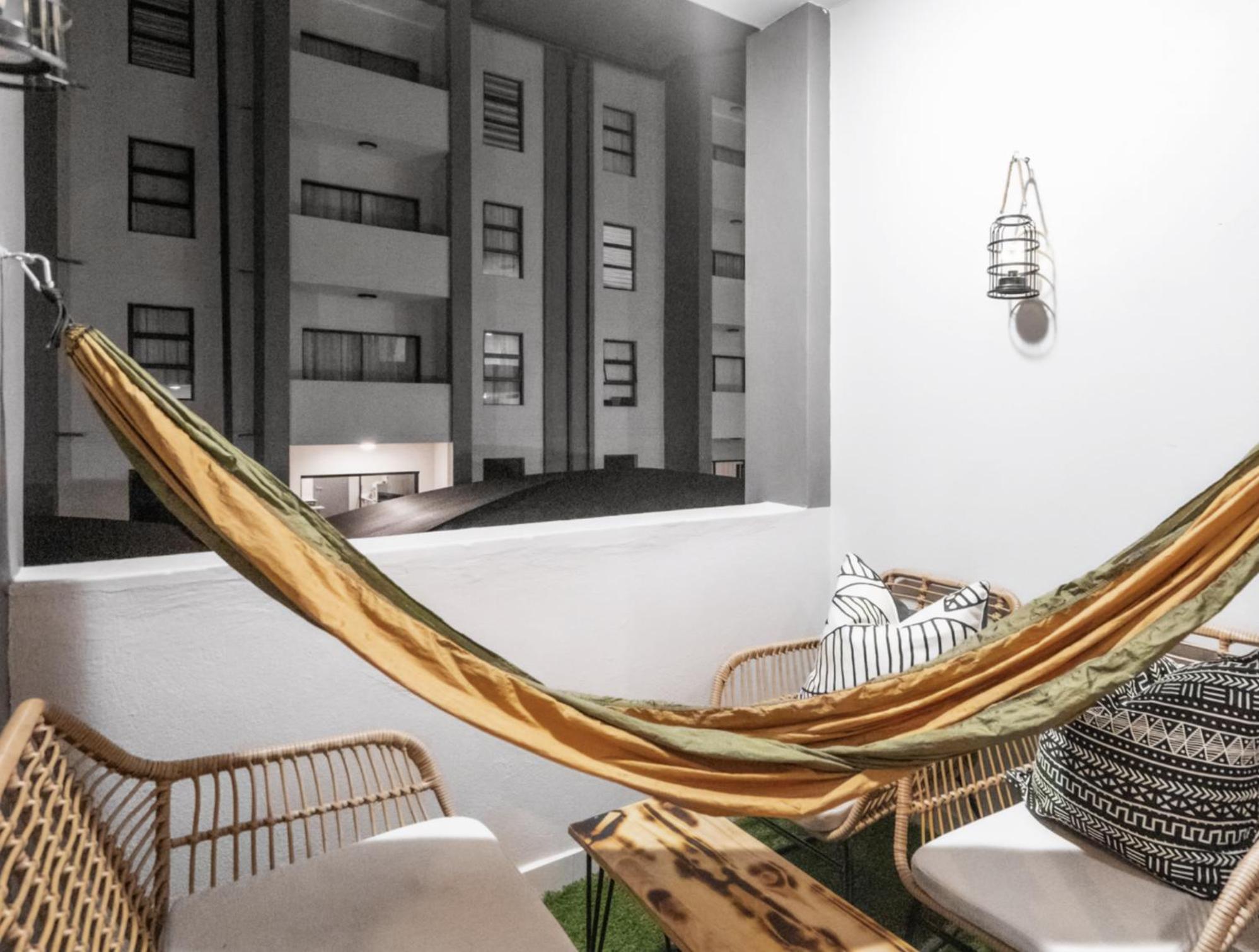 Midrand Classy & Eclectic 1-Bed w/Throwback Vibes view 4