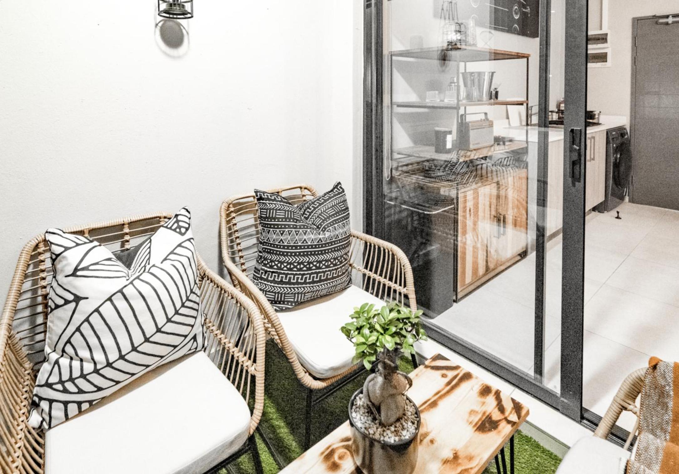 Midrand Classy & Eclectic 1-Bed w/Throwback Vibes view 3