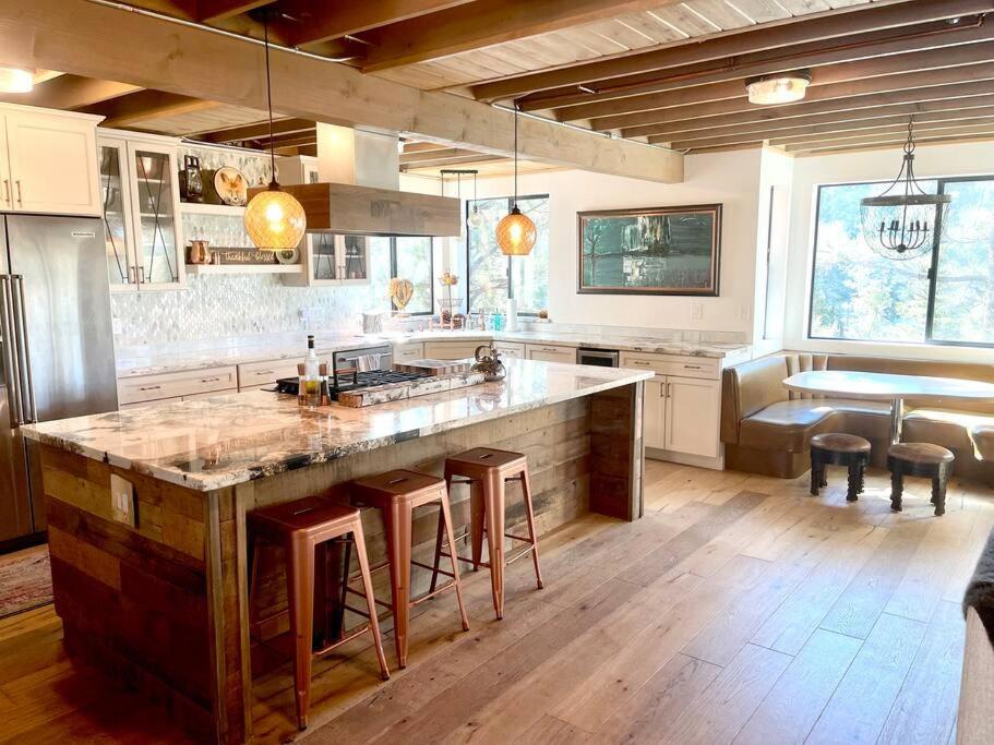 Luxury Joyful Bear Cabin with view, Big Bear Lake