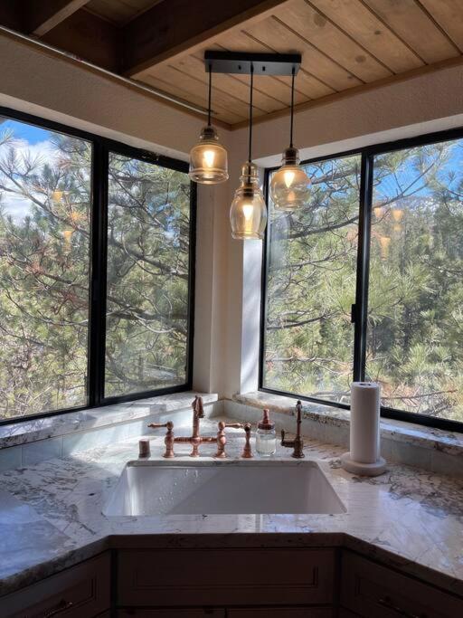 Luxury Joyful Bear Cabin with view, Big Bear Lake